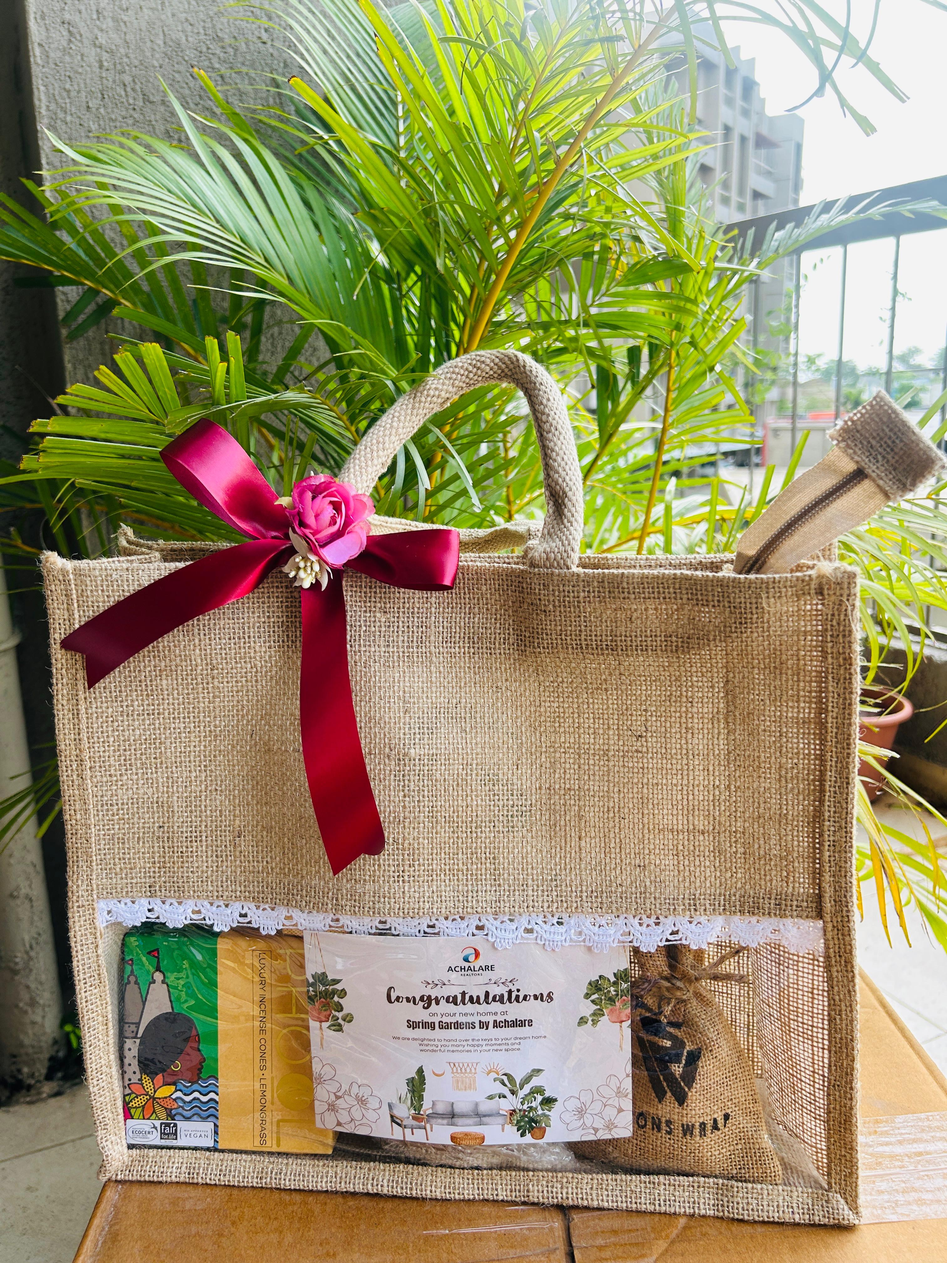  Decorative jute bags with branding