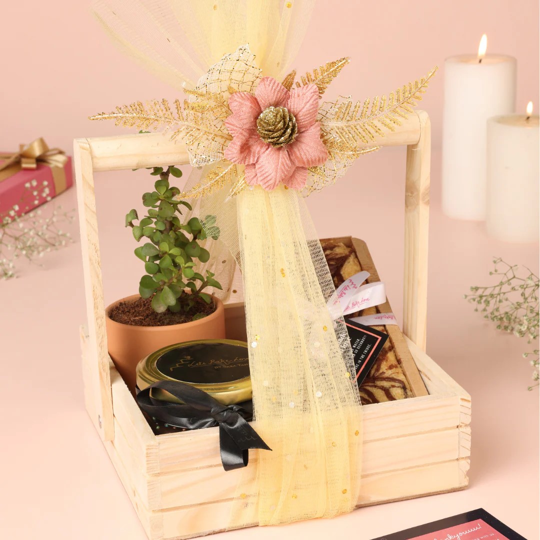 Wooden tray with decorative flowers